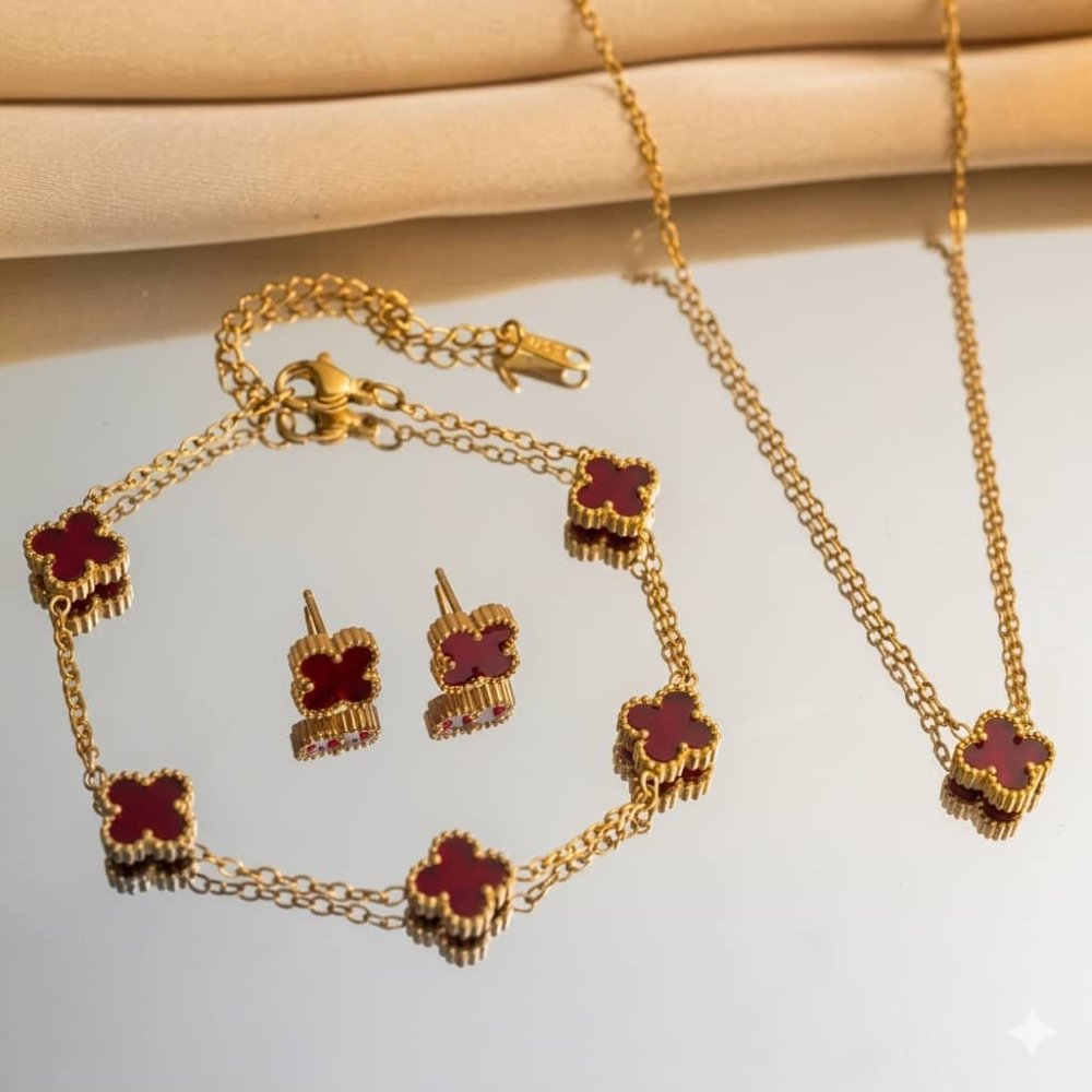 Set de collar, puldera y zarcillos de trebol rojo