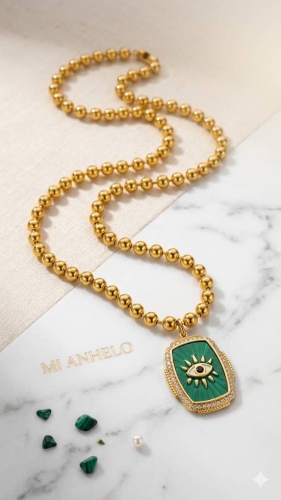 Collar cuadrado con ojo turco verde