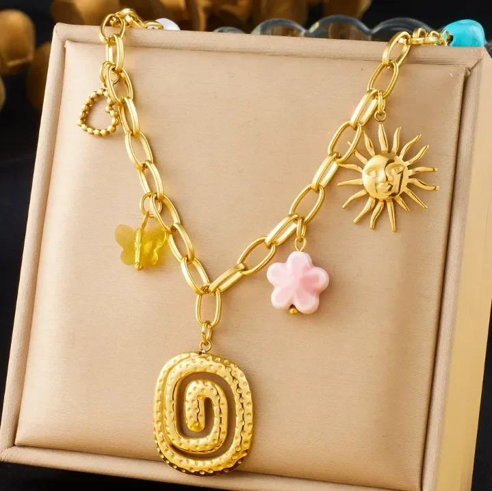 Collar con dije en espiral