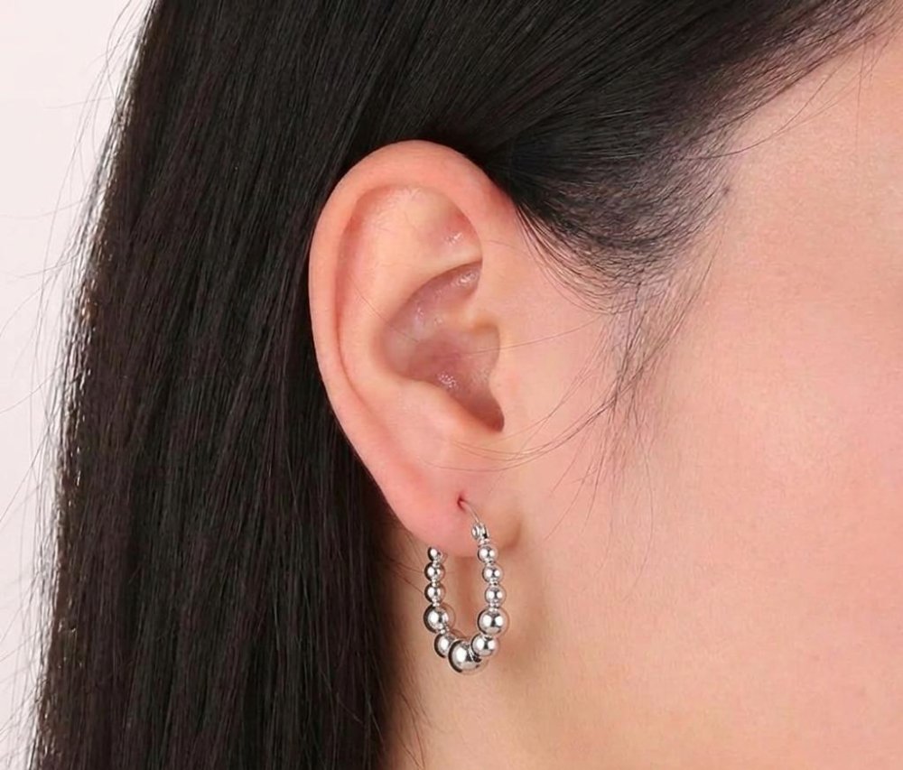 Aretes de balines plateados