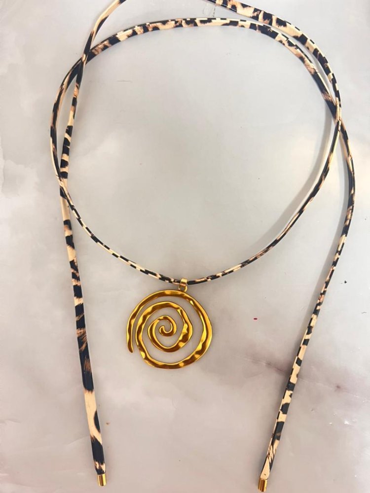 collar choker de animal print