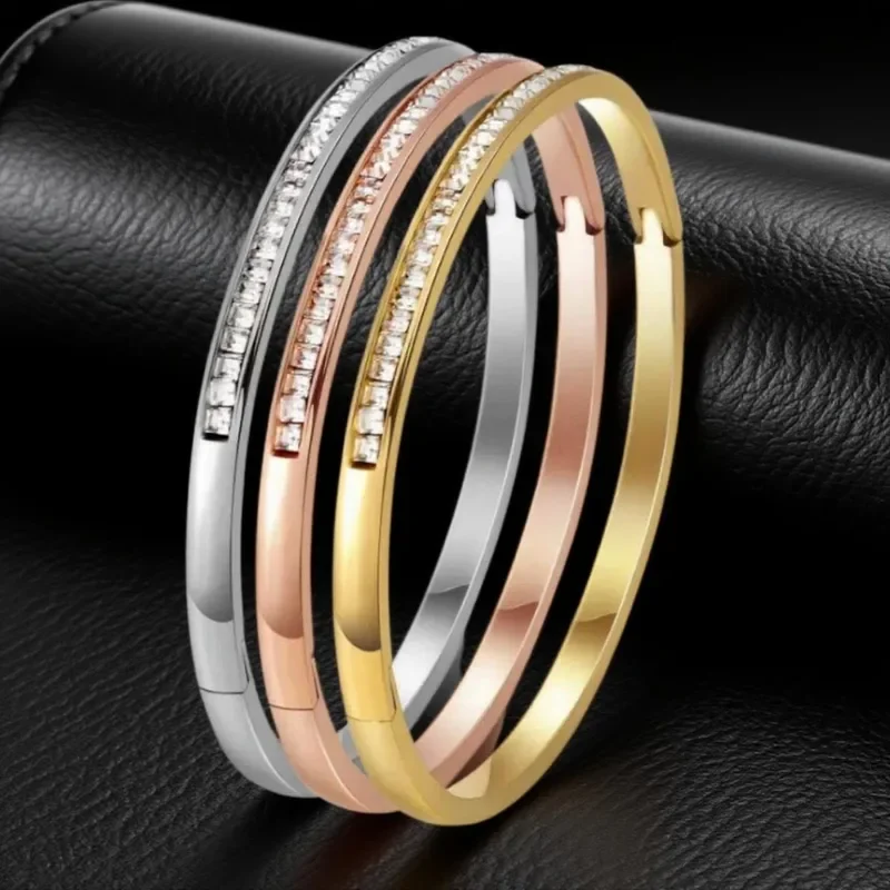Set de brazaletes con circones cartier