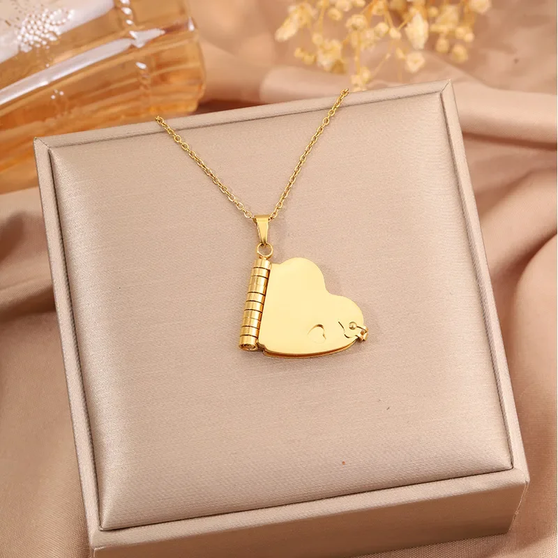 Collar de Libro de Corazon Personalizada