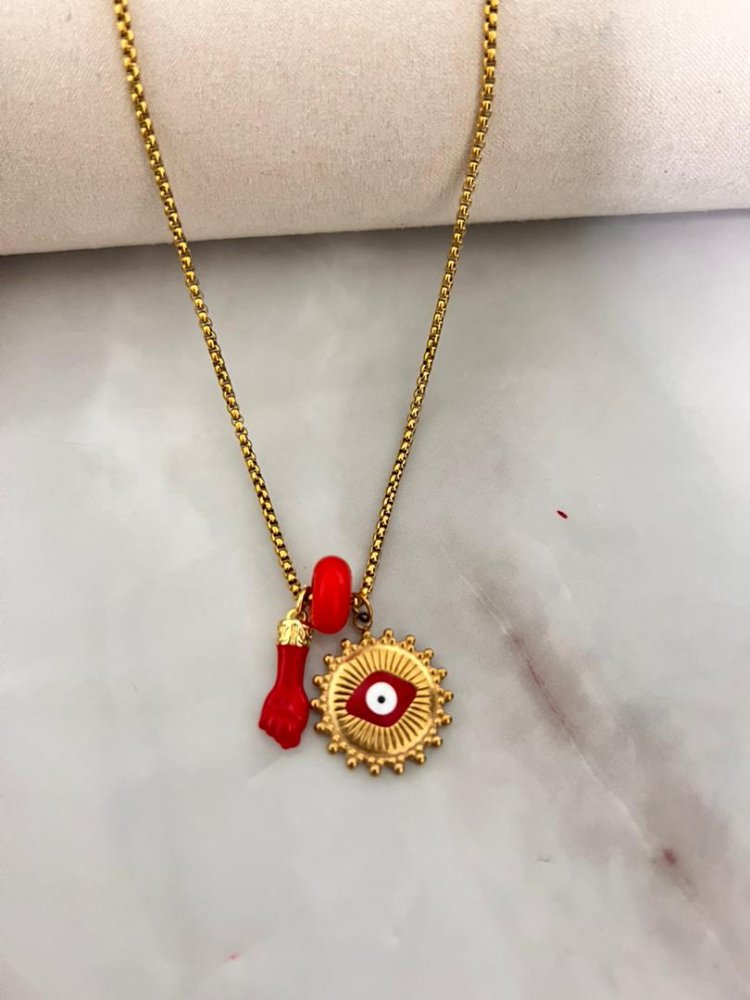 collar de cajita con tres dije