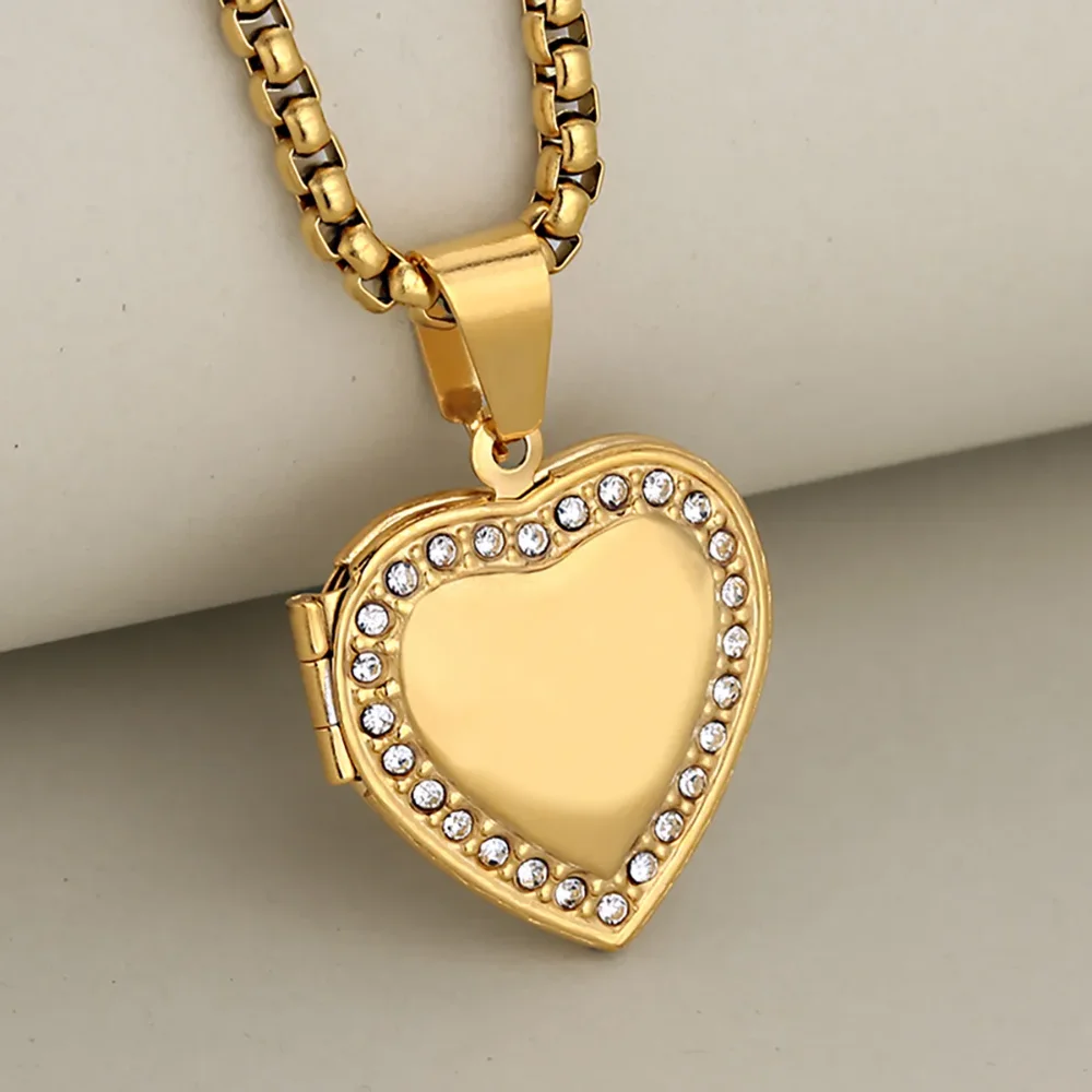 collar relicario de corazon con circones