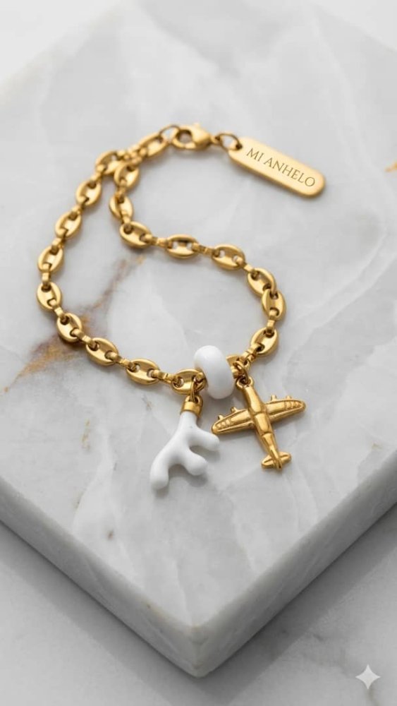 Pulsera con dije de avion y rama blanca