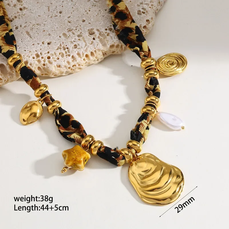 Collar de tela estilo playero