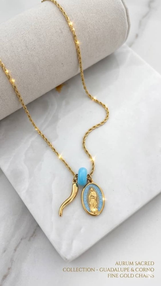 Collar virgen de guadalupe azul claro