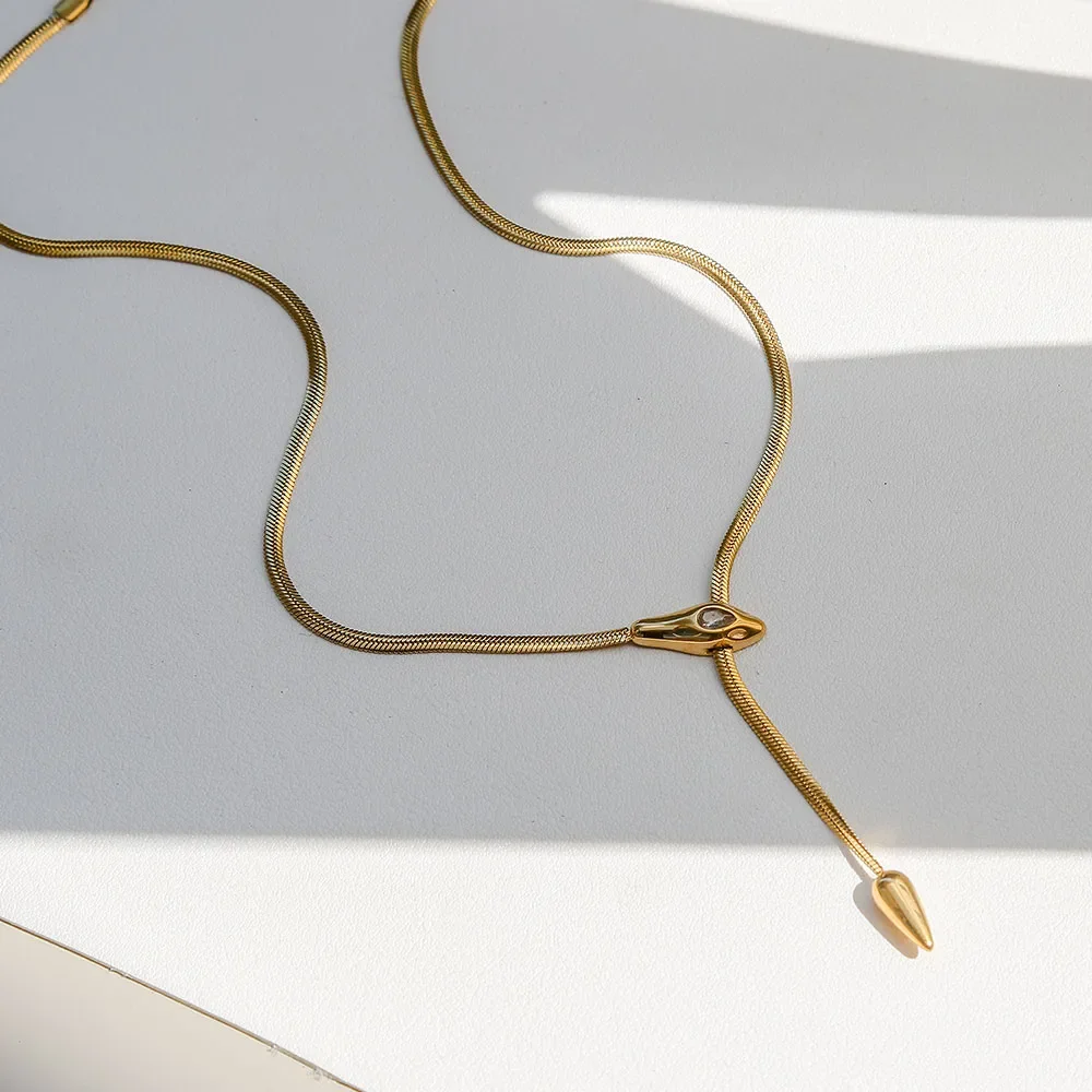 collar corbatin de serpiente