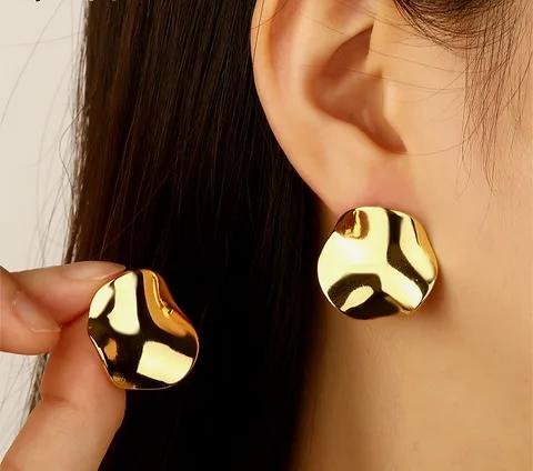 Aretes semi doblados dorado