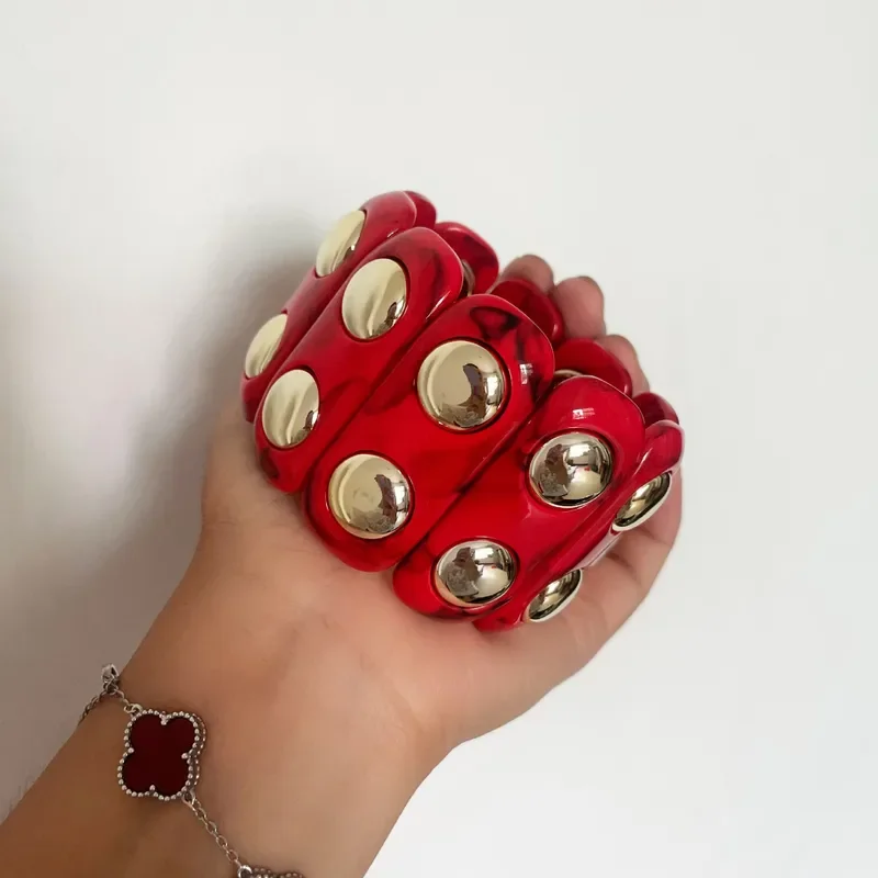 Pulsera en resina roja