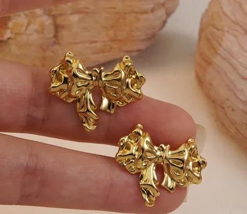 Aretes de lazo dorado