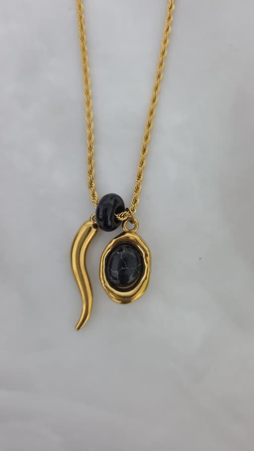 collar piedra onix con cuerno