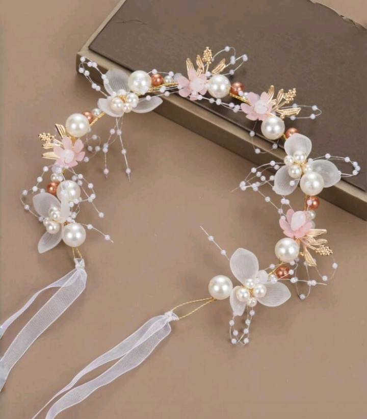 Diadema de corona de flores con detalles rosa