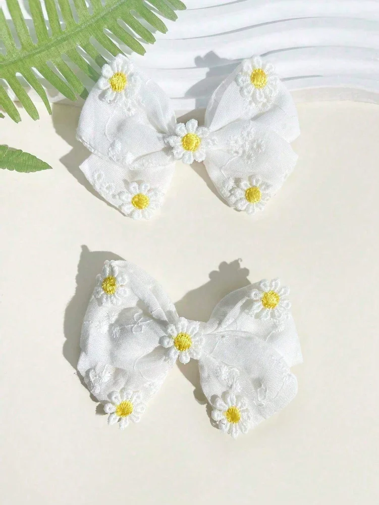 Par de Lazos Blancos Detalles de Florecitas
