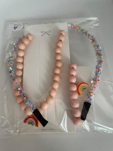 Collar y pulsera de perlas color melon dije arcoiris, cintillo de estrellitas