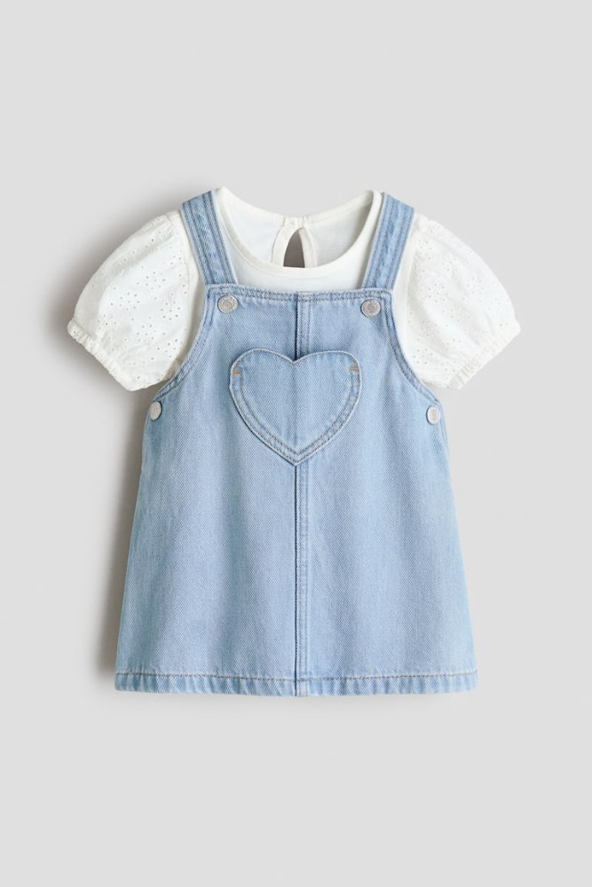 Set Braga Jeans con bolsillo de corazon y blusa blanca 2T
