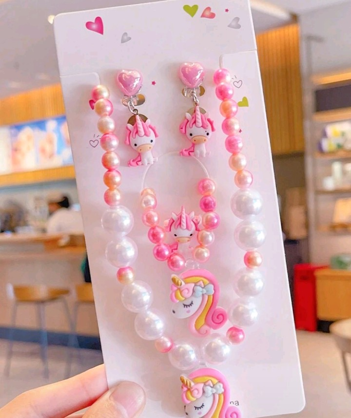 Set 5 Pzas Accesorios (Pulsera, aretes, collar, anillo con figura de unicornio)
