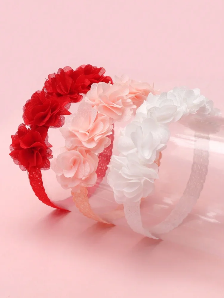 Cintillo de bebe en encaje de elastica y detalle de flores colores rojo, rosado y blanco