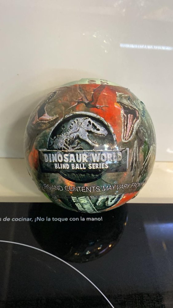 BOLA SORPRESA JURASIC