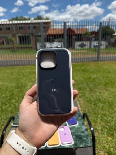 Case Iphone 16 Pro Silicona Color Negro