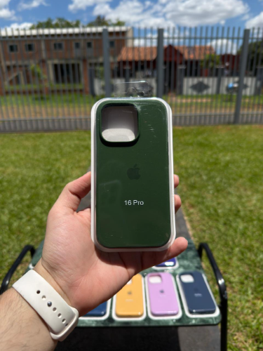 Case Iphone 16 Pro Silicona Color Verde
