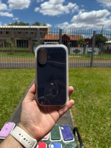 Case Iphone 16 Silicona Color Negro mas Claro