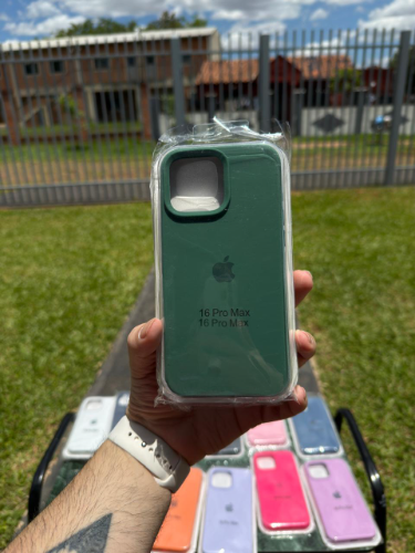 Case Iphone 16 Pro Max Silicona Color Verde Oscuro