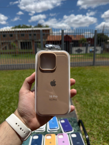 Case Iphone 16 Pro Silicona Color Beige Oscuro