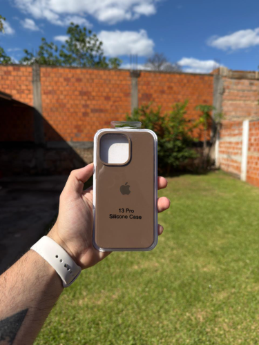Case Iphone 13 Pro Silicona Color Marron