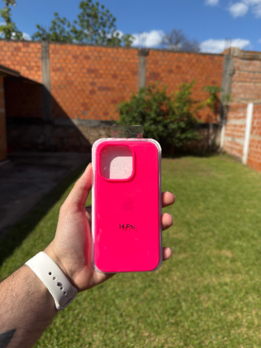 Case Iphone 14 Pro Silicona Color Fucsia