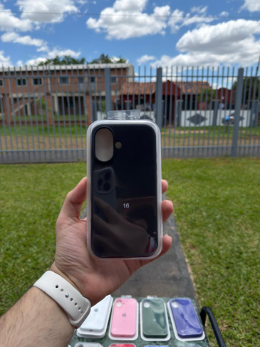 Case Iphone 16 Silicona Color Negro