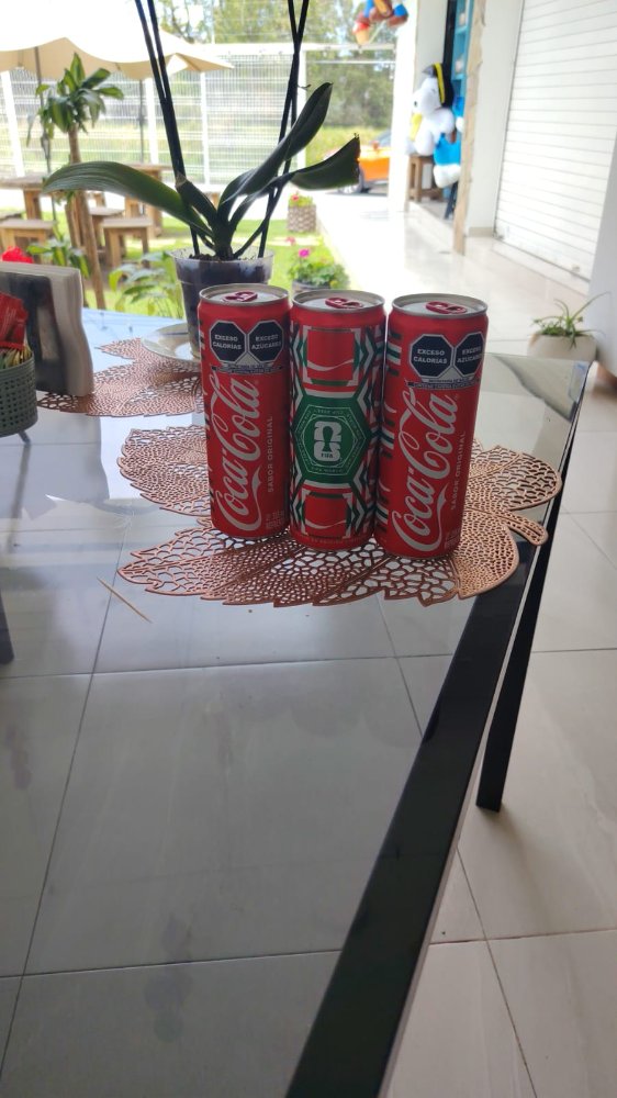 Coca cola lata