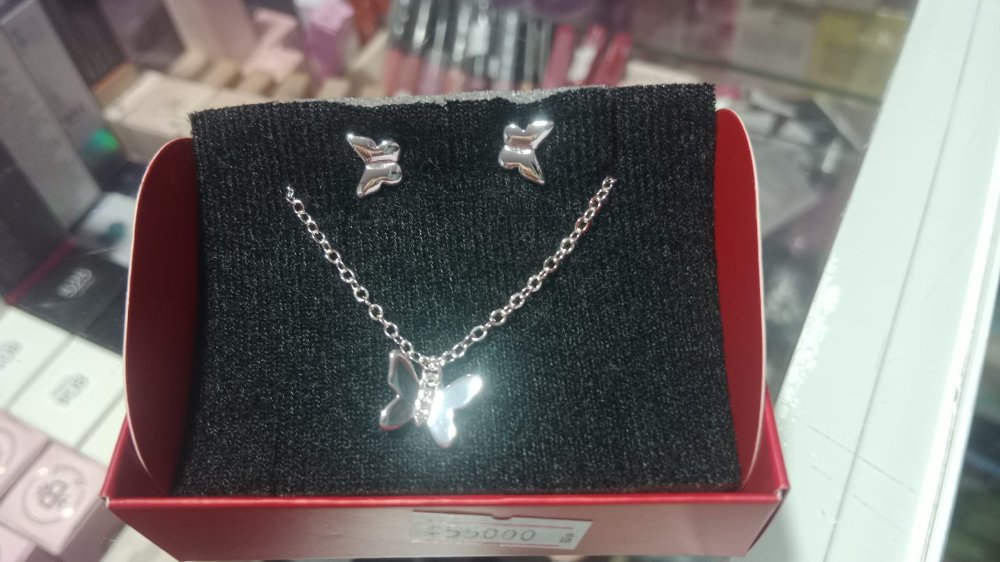 esika finart cadena y aretes de mariposa duo