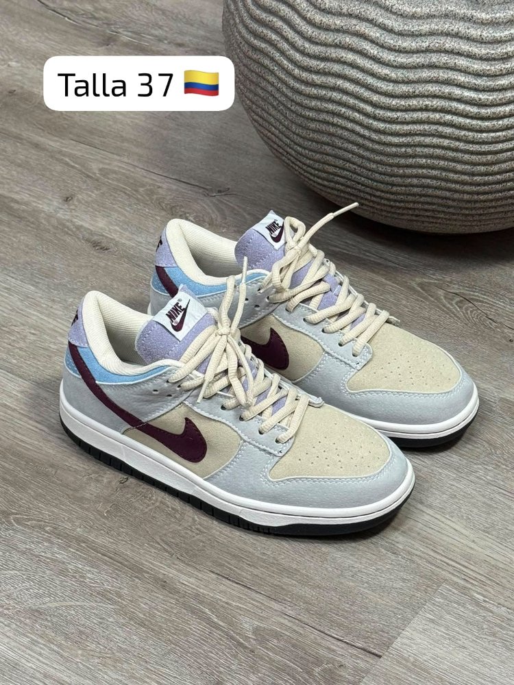 Nike Dunk Low - Dama "Beige/Light Blue/Burgundy"