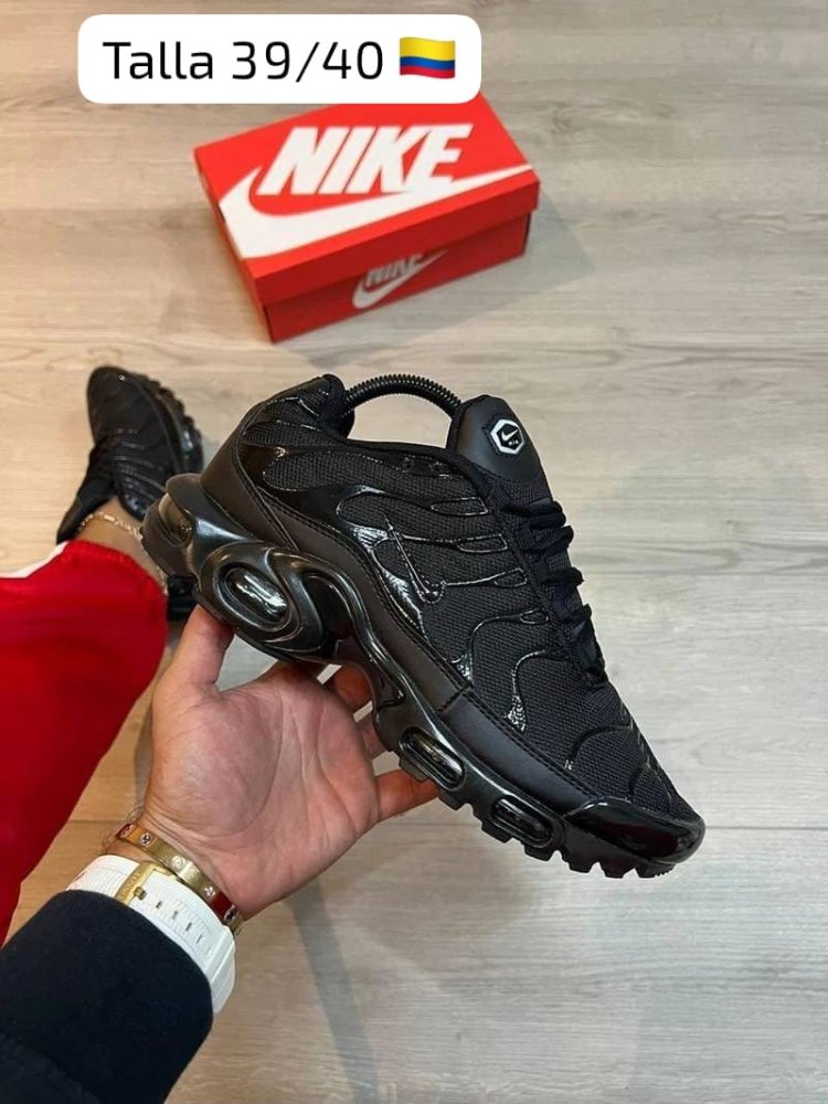 Nike Air Max Plus TN - Caballero "Triple Black"