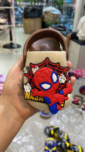HOMBRE ARAÑA CORREITA ATRAS
