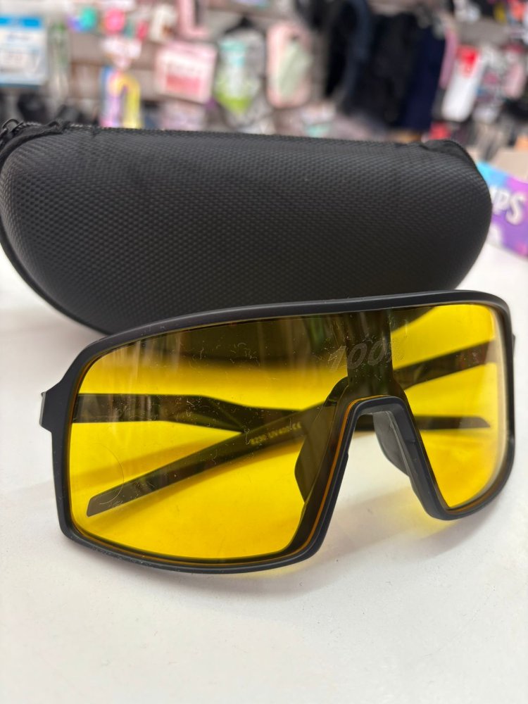 Gafas amarilla antire y estuche