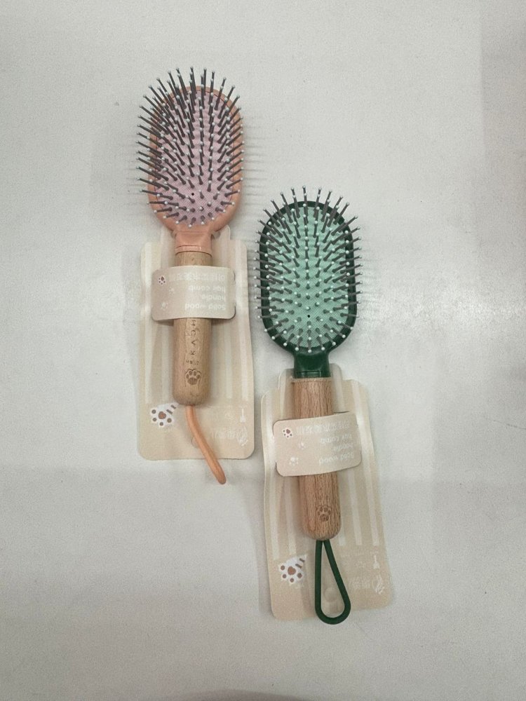 Cepillo mango de madera con colgador chico 25047