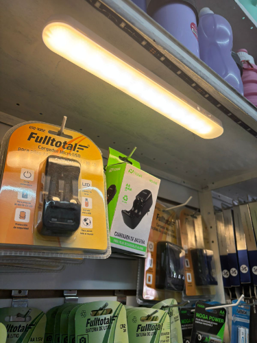 Barra Led recaragble. Con pie e iman. Dos tonos de luz