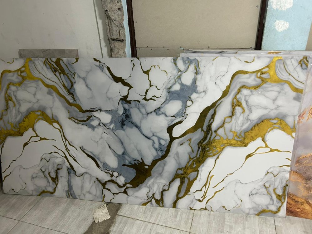 LAMINA MARMOLIZADA BLANCO CON DORADO Y GRIS 1,22 X 2,44MT