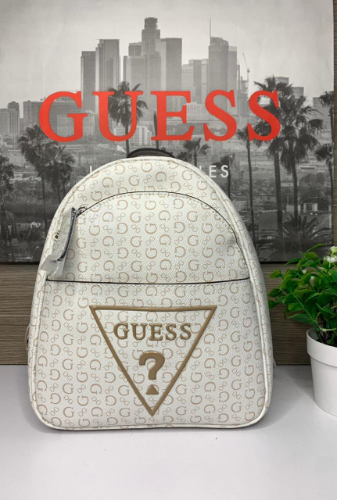Mochila Guess blanca con café