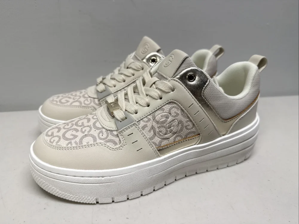 Tenis Guess número  7 1/2 color blancos c/ gris de dama