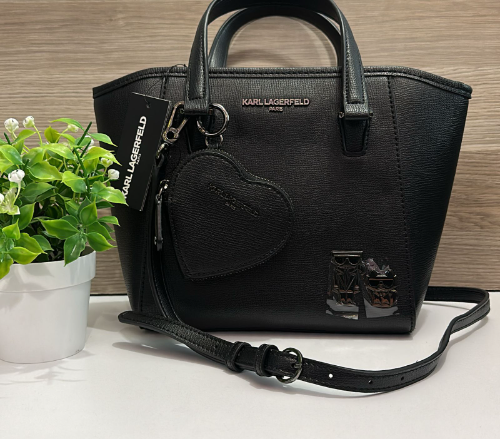Tote Karl corazón negro