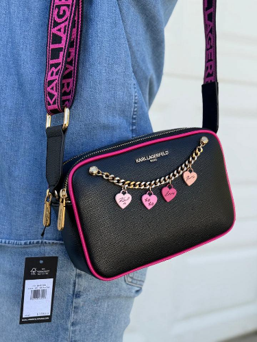 Karllagerfeld corazónes rosas