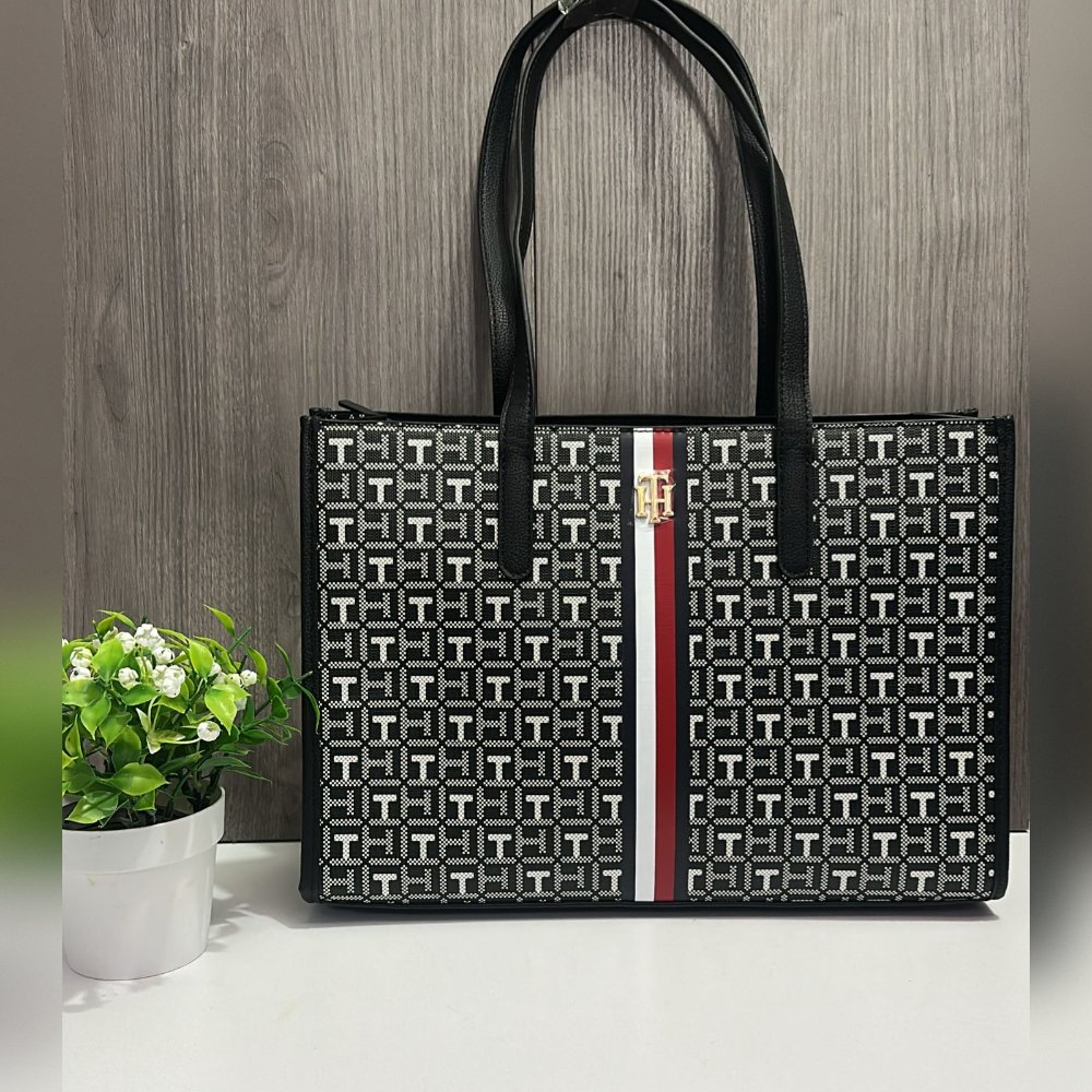 Bolso TOMMY HILFIGER color negro c/ blanco