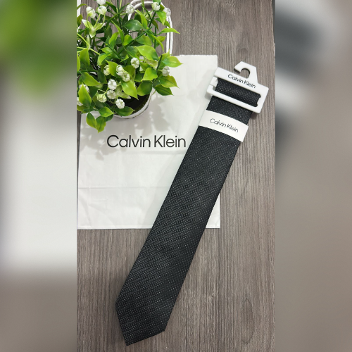 Corbata negra CK