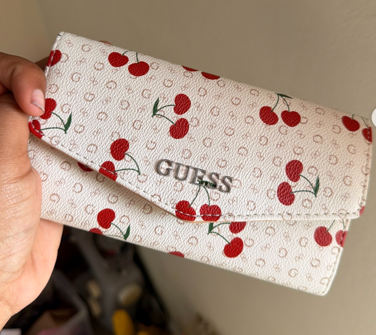 Cartera Guess blanco cerezas