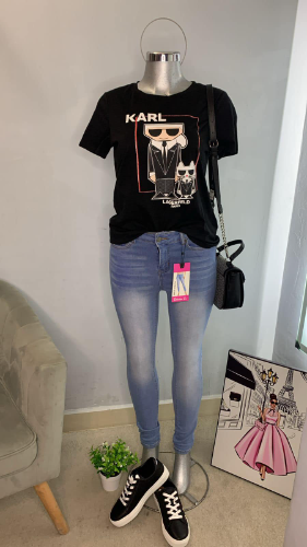 Plallera negra marca  karla talla s