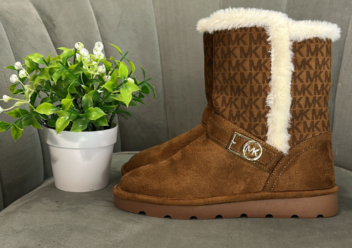 Botas peluche café MK 3